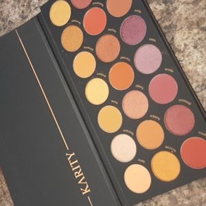 Karity Picante eyeshadow pallette
